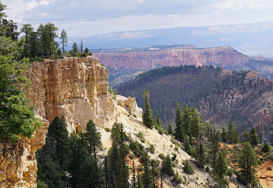 South Kaibab Trail vista overlooking the Grand Canyon, one of the most Instagram-worthy hiking trails in the US