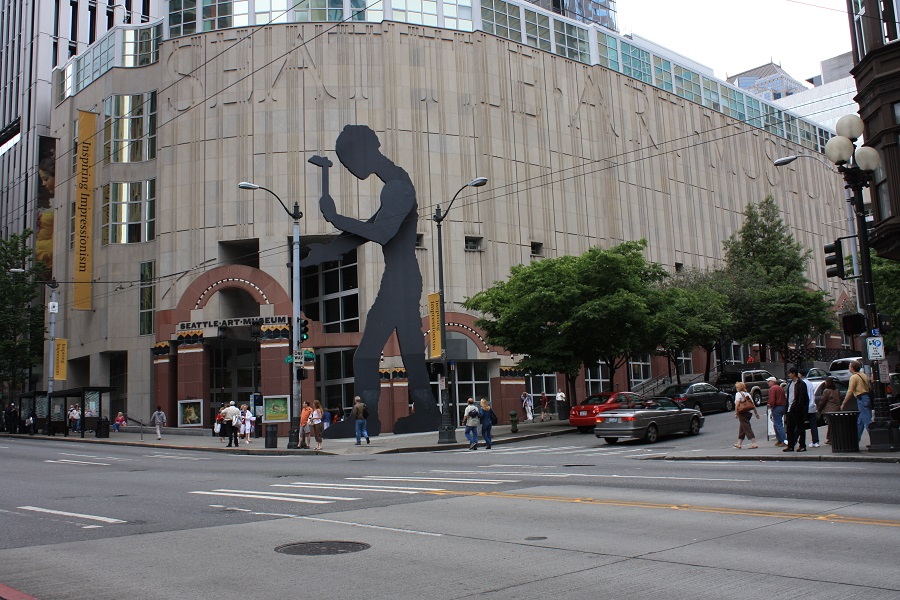 Hammering man on the front of Seattle Art Museum